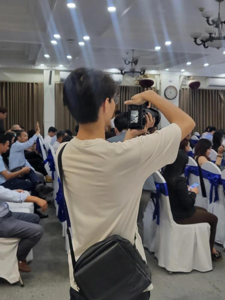 GIF được Trung Hiếu tải lên