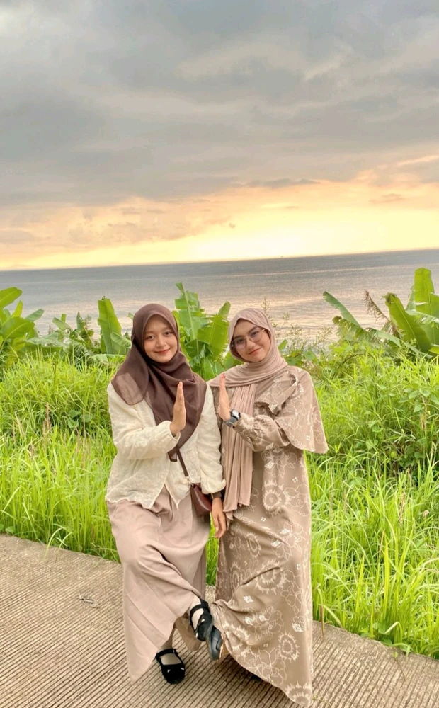 GIF uploaded by Fia Ahfiatul M