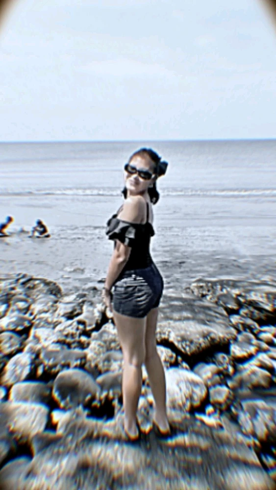 GIF uploaded by Angelly