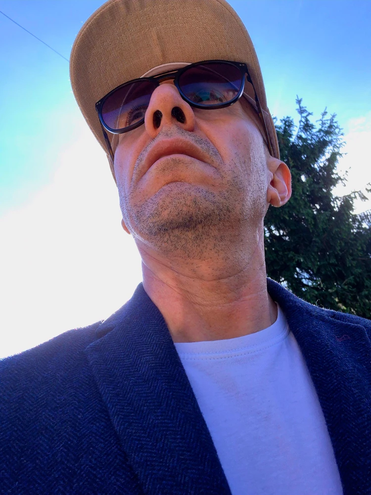 GIF na in-upload ni Mauro