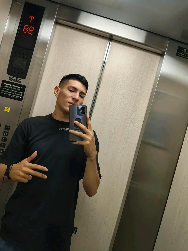 GIF uploaded by Andres