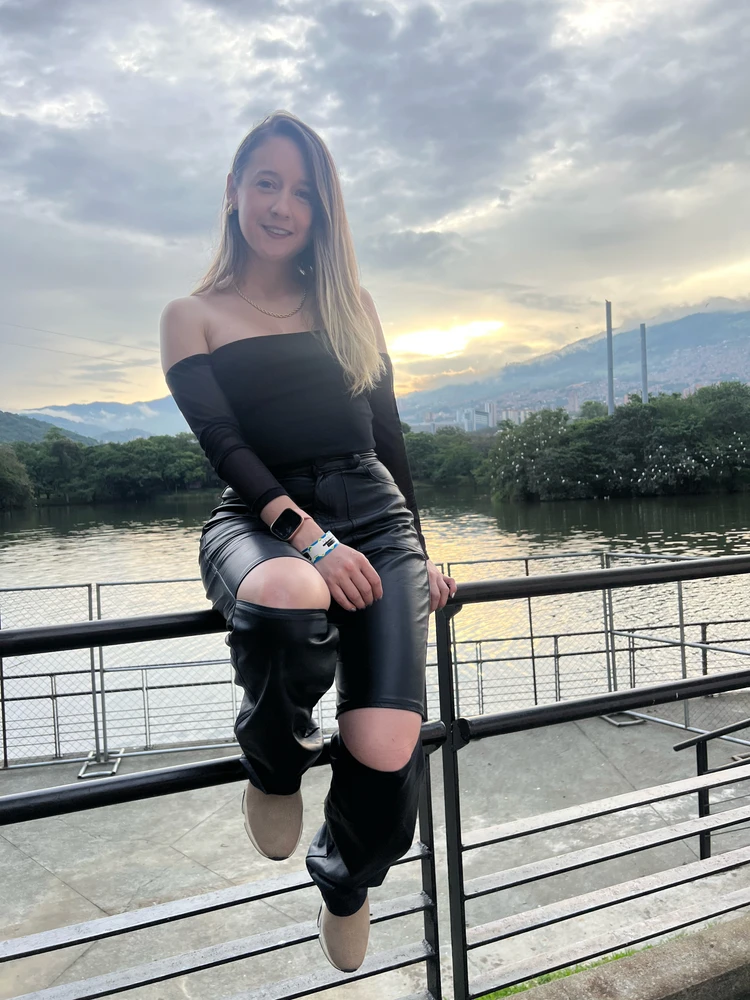 GIF uploaded by Isabel