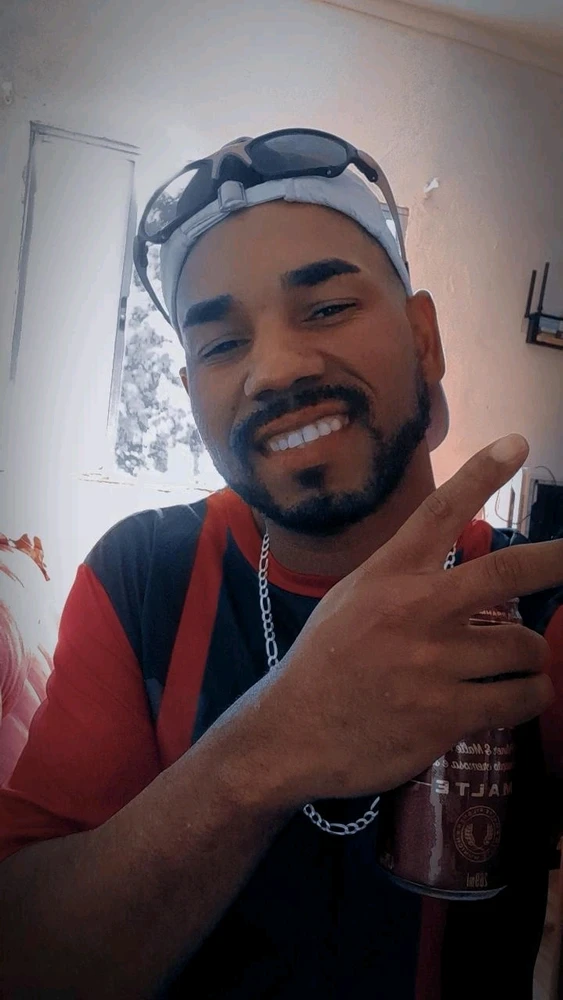 GIF رفعها Lucas