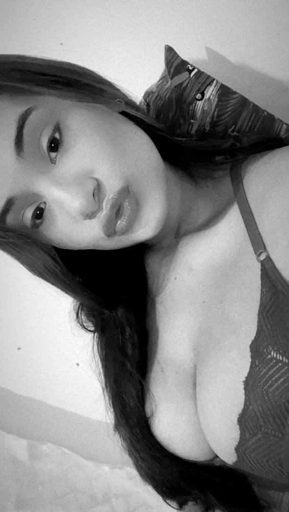GIF uploaded by Bia