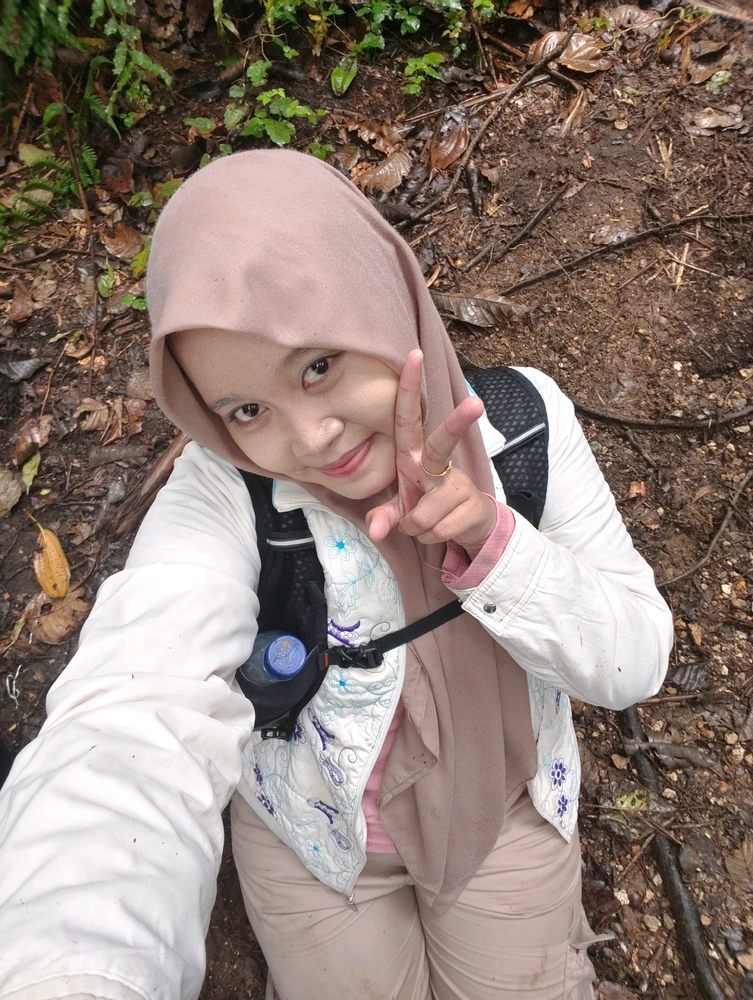 GIF uploaded by Angel Adelia