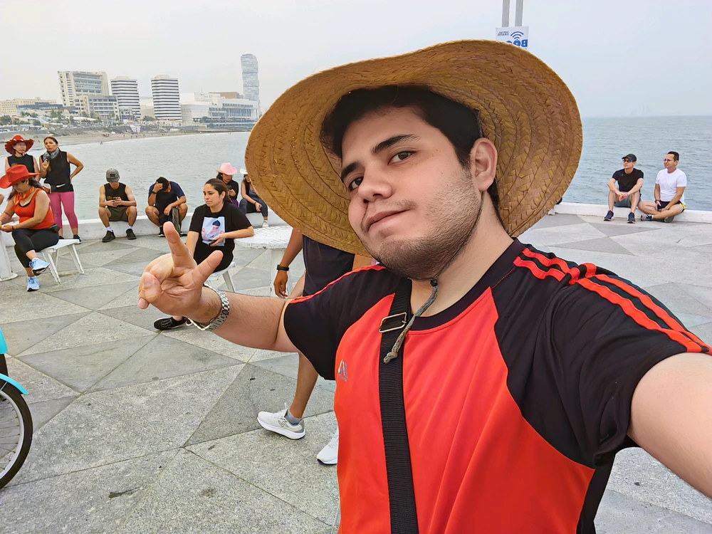 GIF uploaded by Aldair Mora Villalobos
