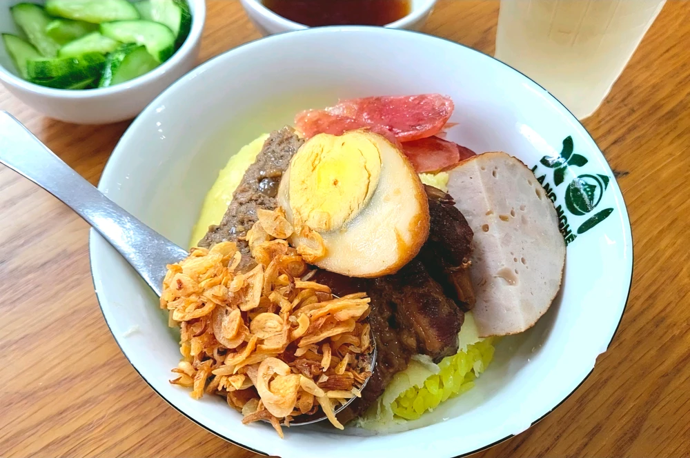 GIF uploaded by Tofu 🍜🍗🍟