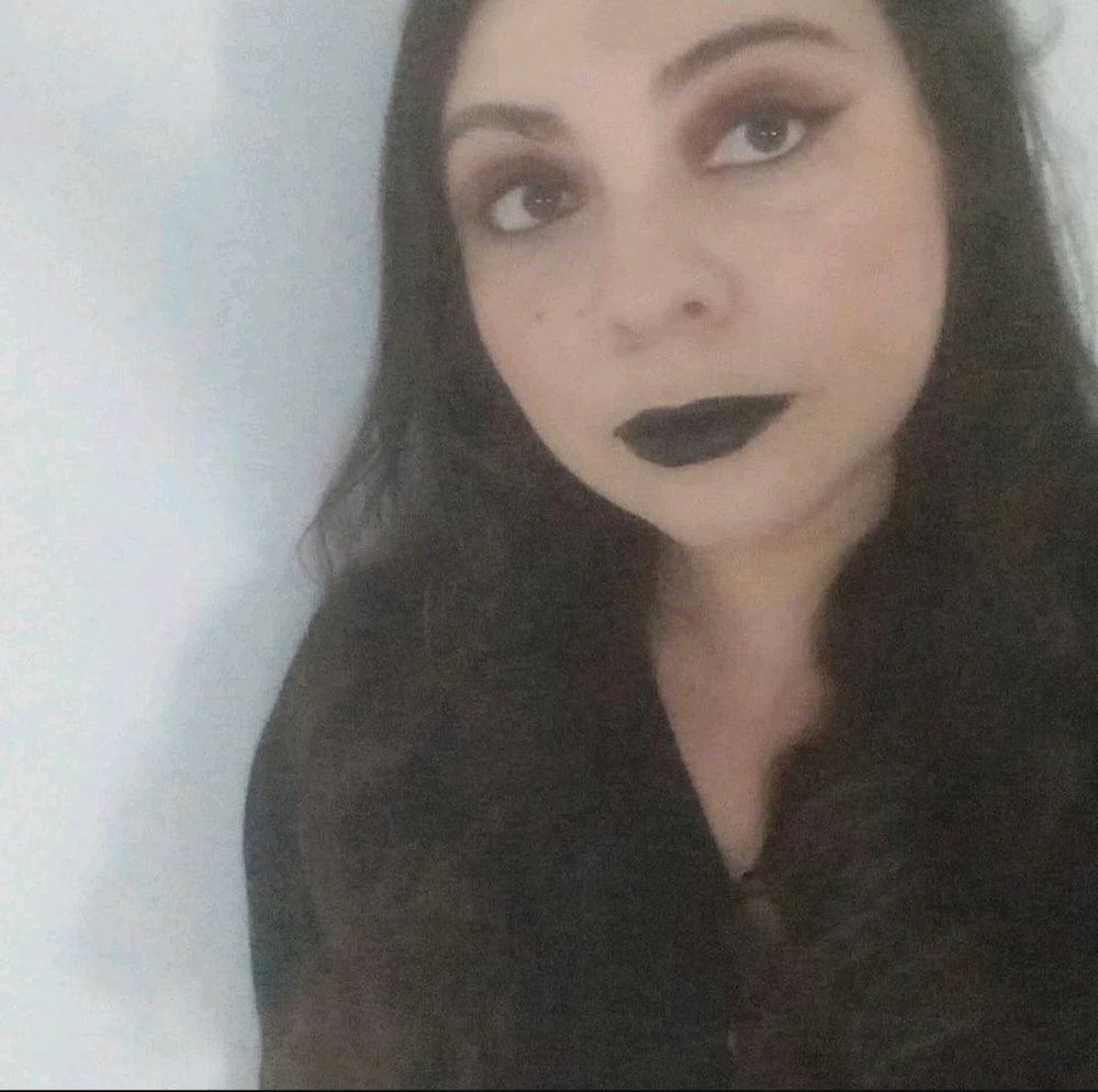 GIF tso los ntawm Lilith