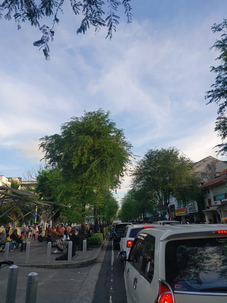 GIF diunggah oleh Air