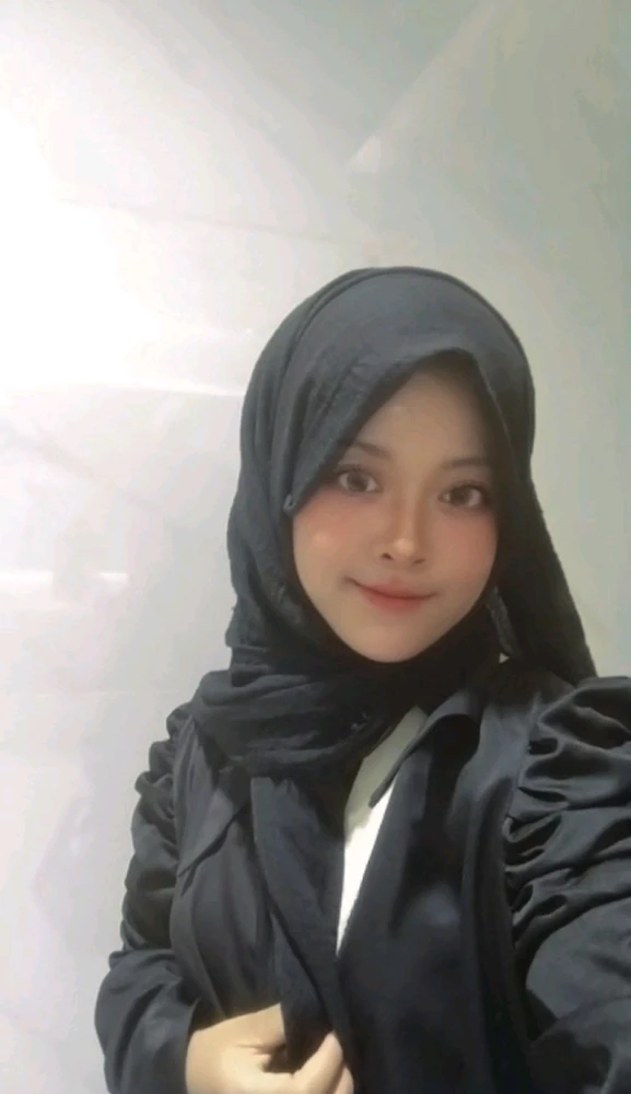 GIF uploaded by Syafa