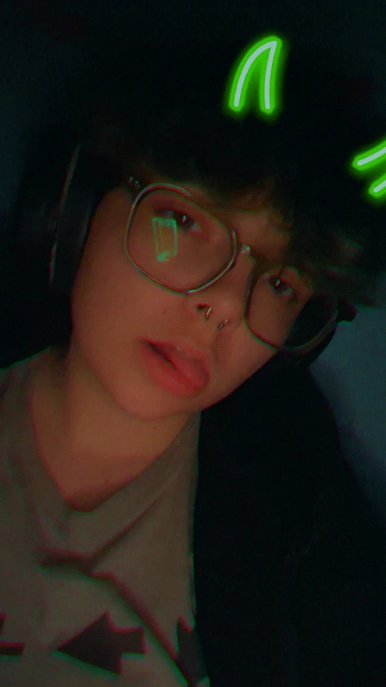 GIF gi-upload ni Caleb