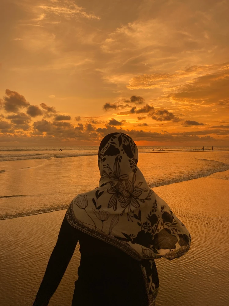 GIF uploaded by Farah
