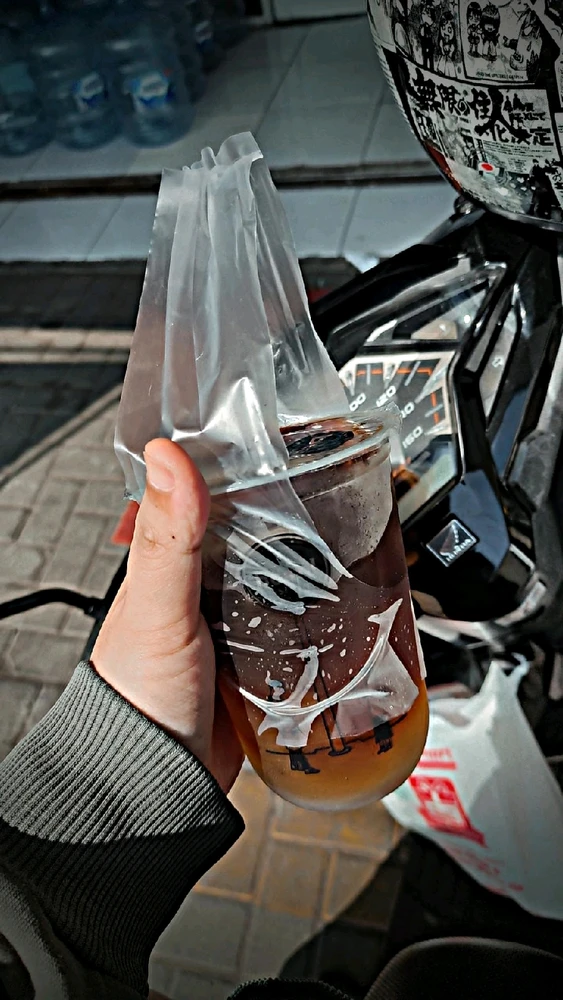 GIF diunggah oleh 𝚅𝙴𝙻𝙾𝚄𝚁𝙸𝚇