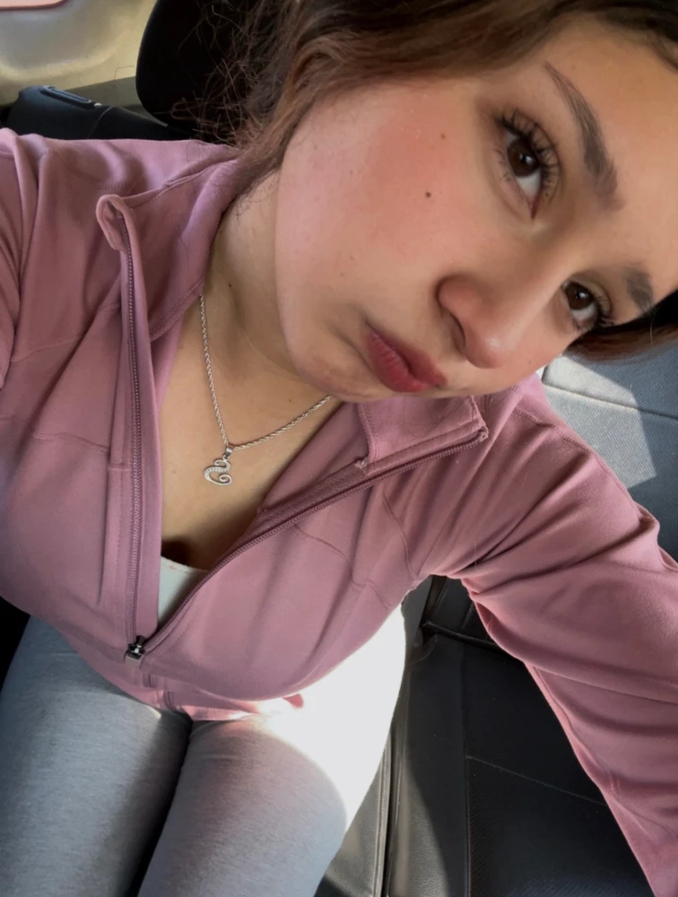 GIF uploaded by Sofia