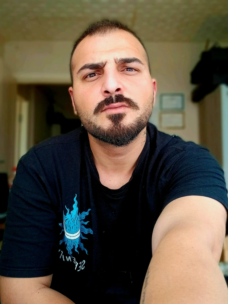 Erdebil tarafından yüklenen GIF