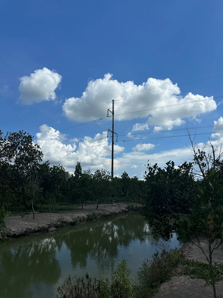 GIF uploaded by Tường Vy