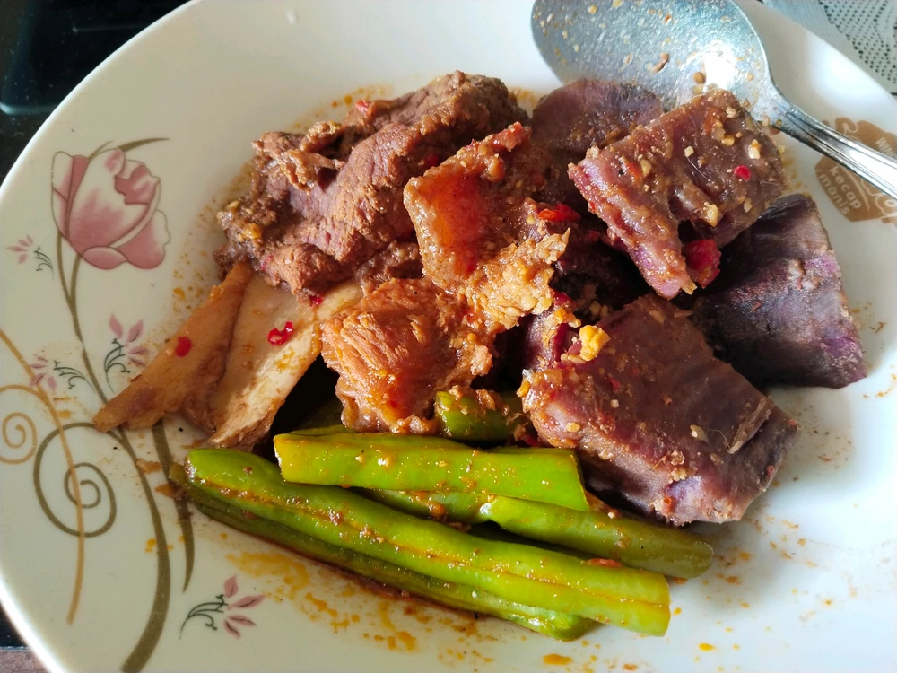 GIF uploaded by Koko Yudhis
