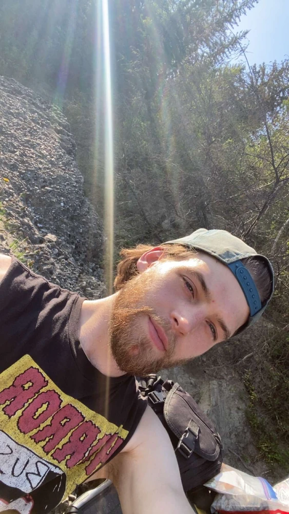 GIF eropgeluede vum Zachary