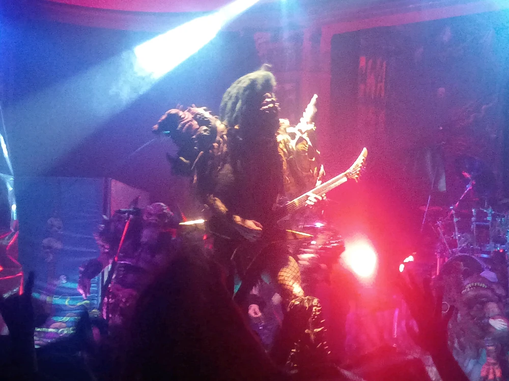 Grodius shredding through "Tormentor", he apparently went into the pit a mere 15 feet from me.