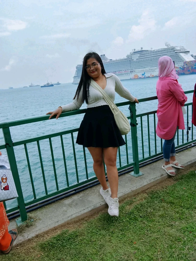 GIF uploaded by Jessica