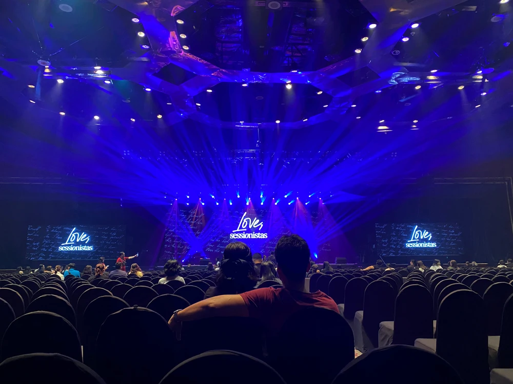 GIF uploaded by Luna