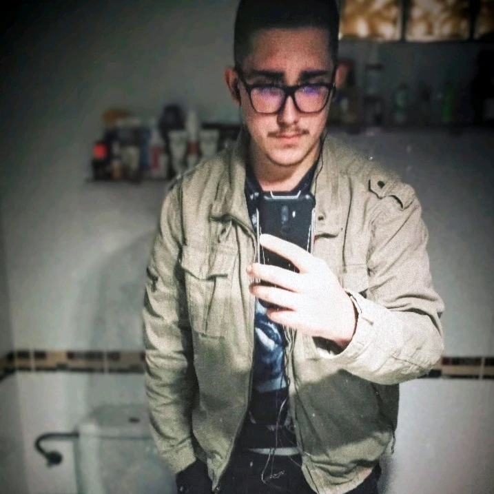 GIF subido por J