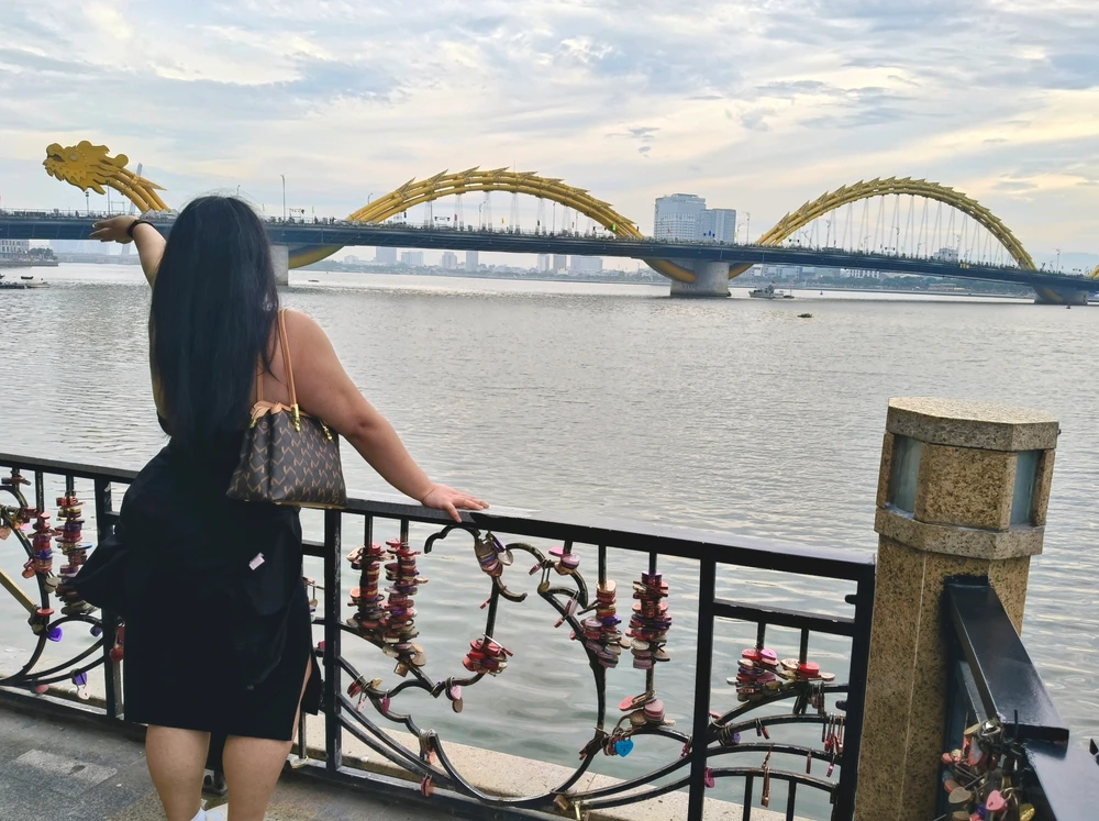 GIF uploaded by Rena