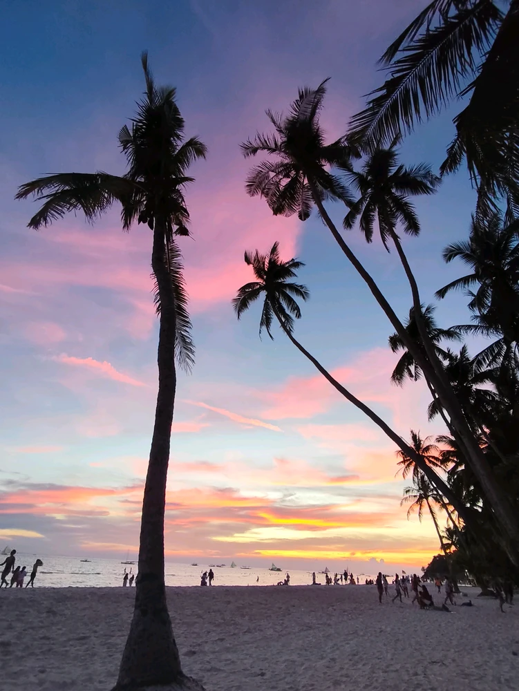 GIF uploaded by Raz