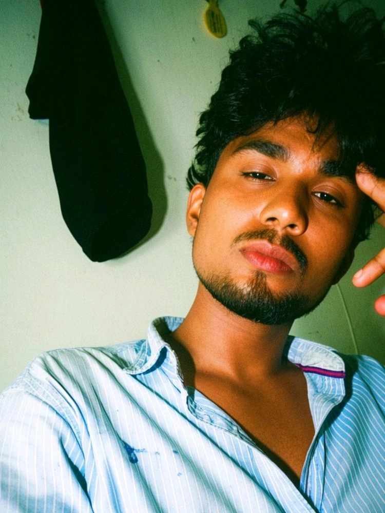Hasan द्वारा अपलोड किया गया GIF