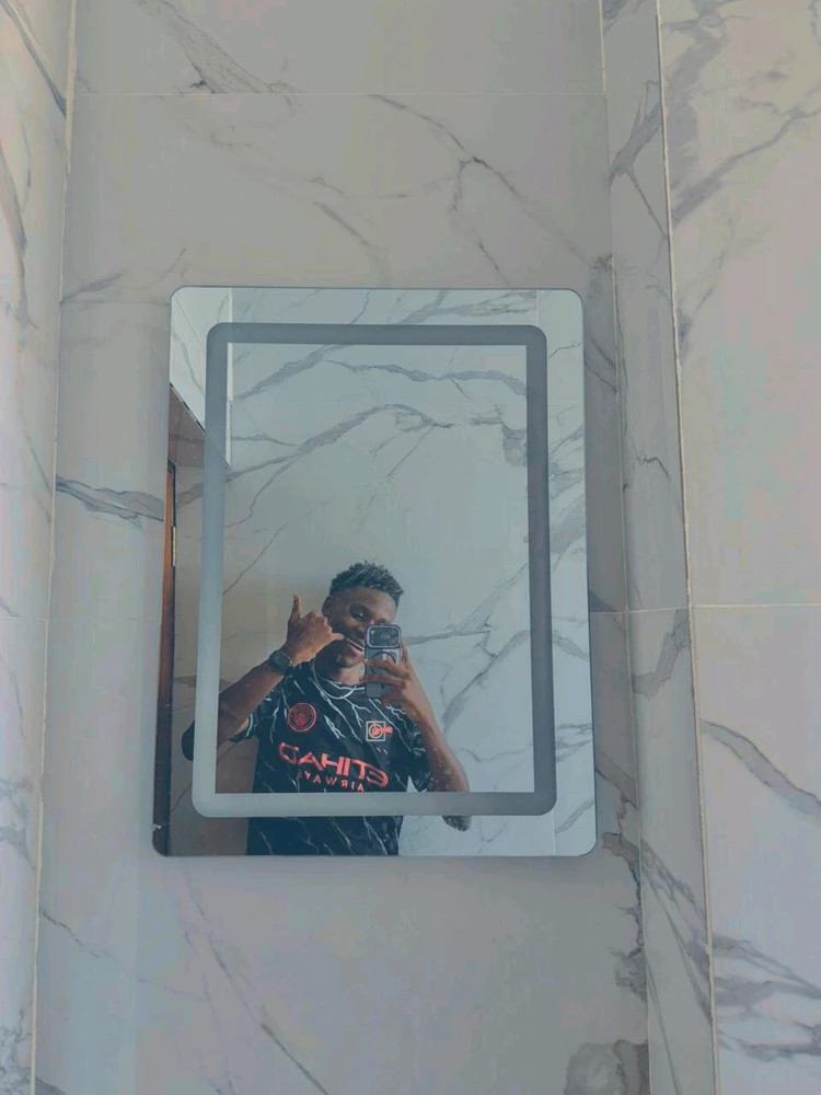 GIF na in-upload ni Stevie