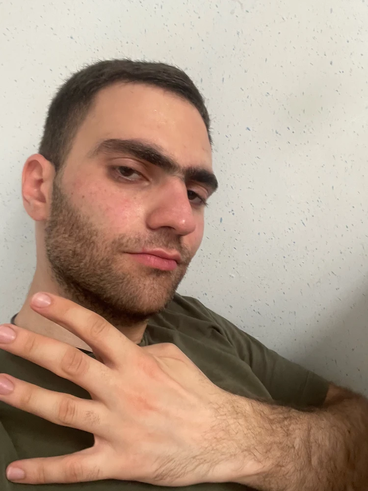 GIF na in-upload ni ZHOR