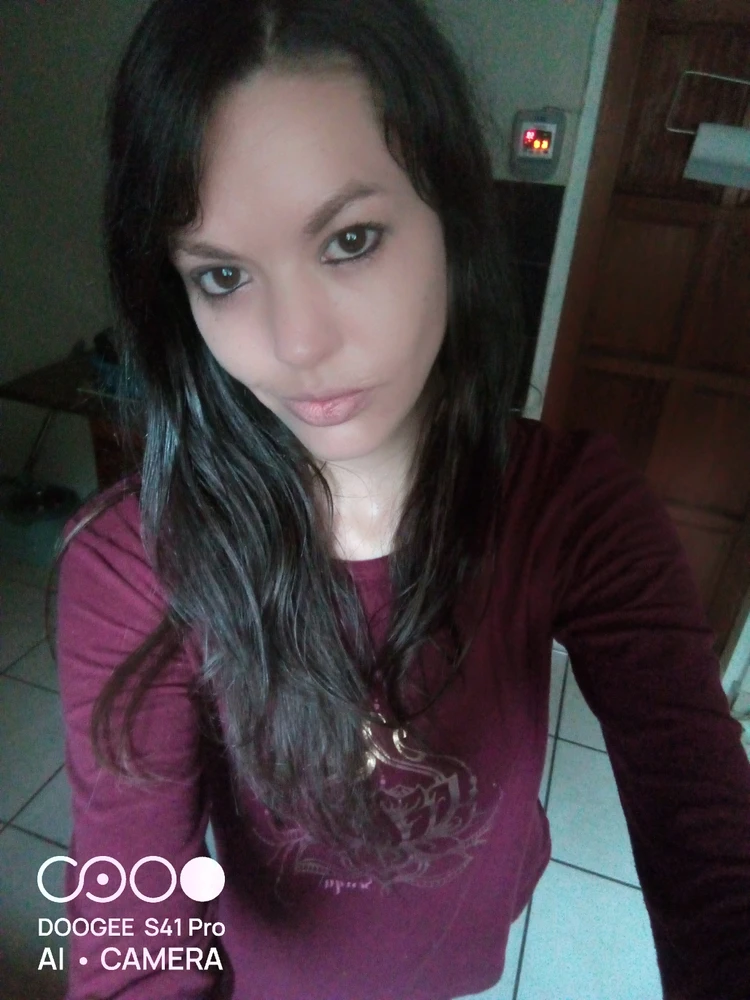 GIF gi-upload ni Ella