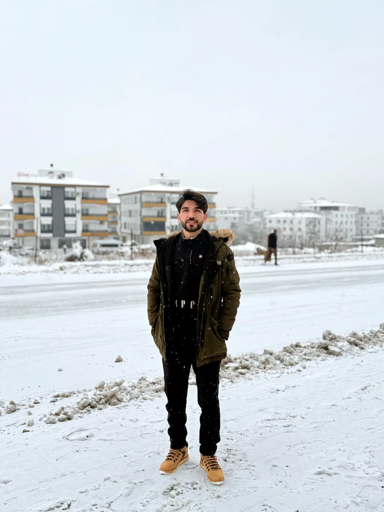 GIF uploaded by Cetin