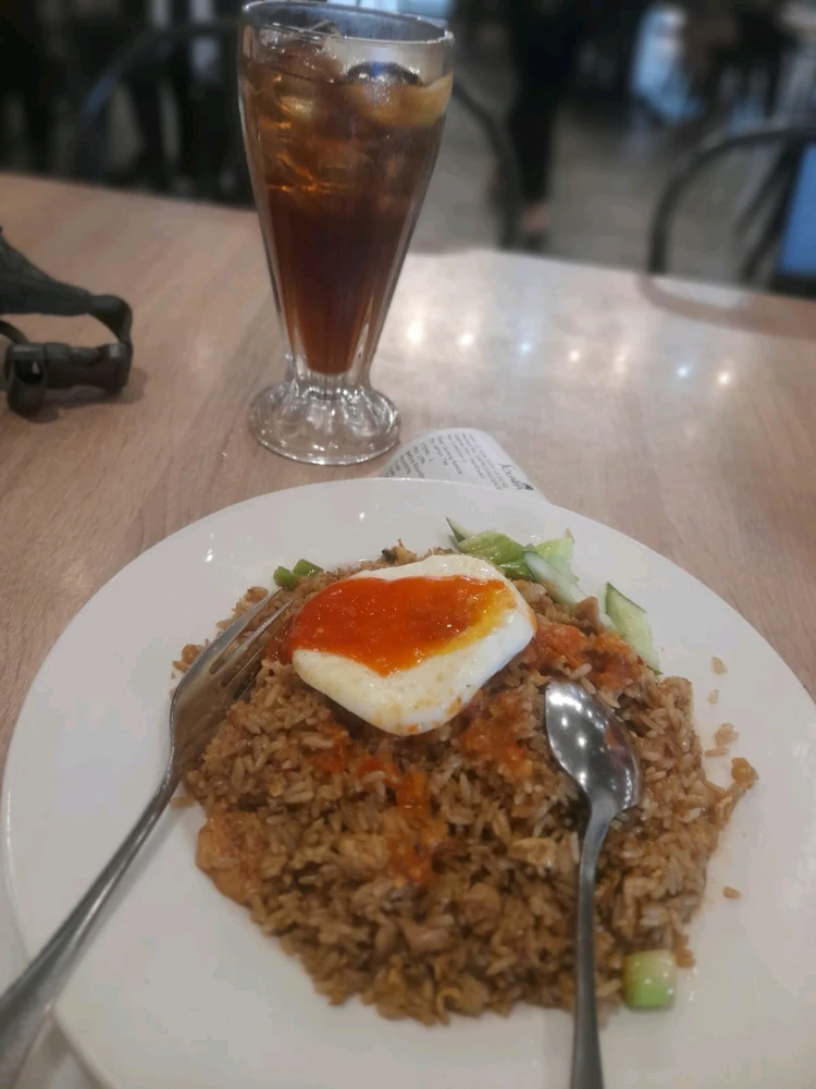 GIF diunggah oleh Adhe