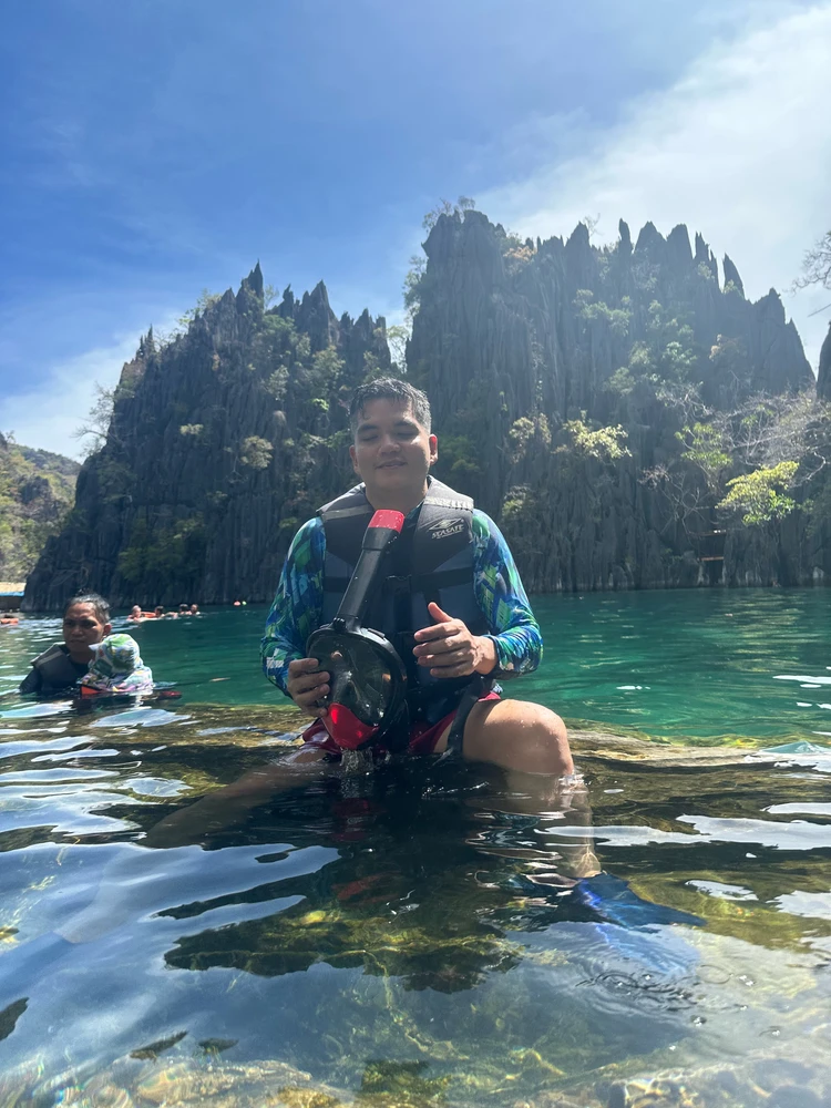 GIF na in-upload ni Paul