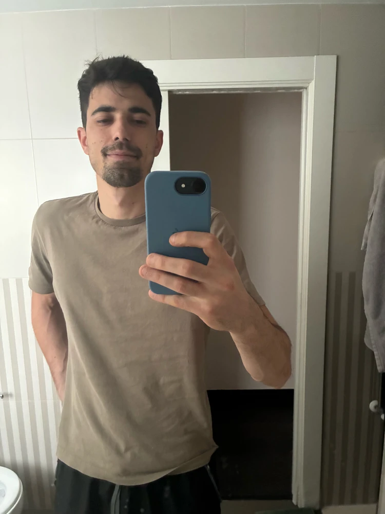 GIF tí Emilio gbé sókè