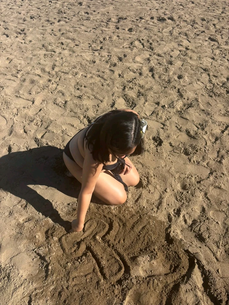GIF uploaded by Belle