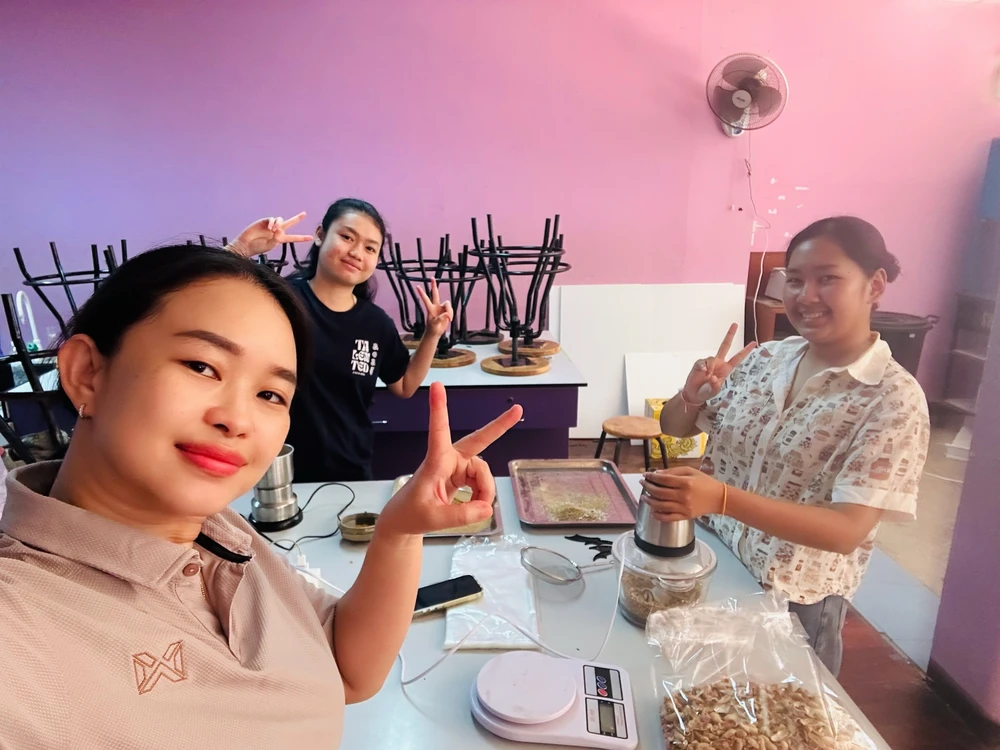 GIF uploaded by Kukkik