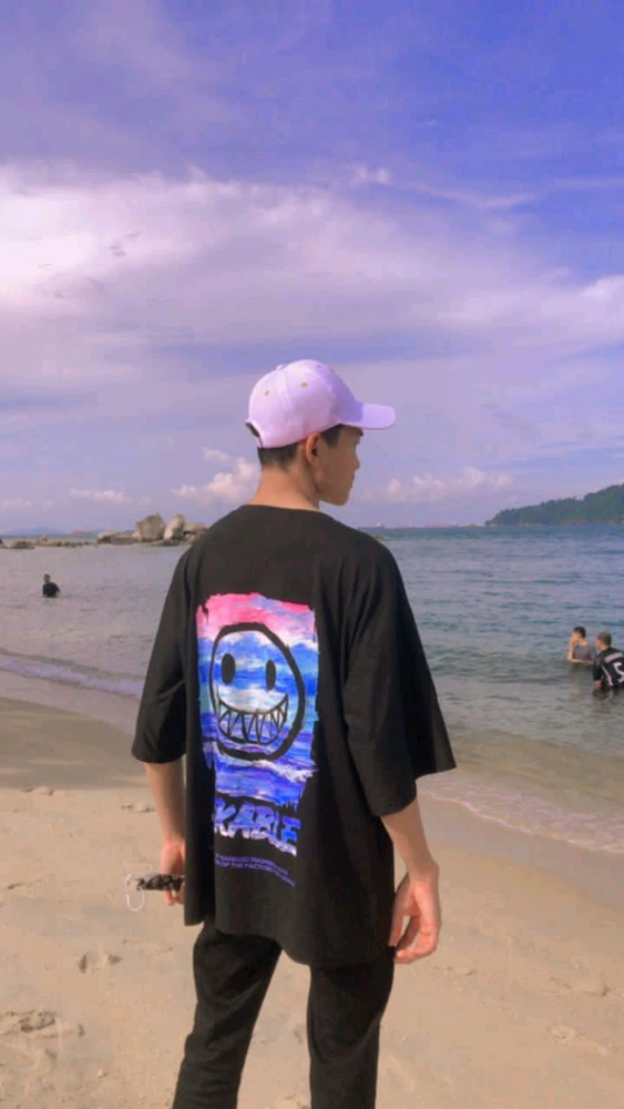 GIF uploaded by Apis