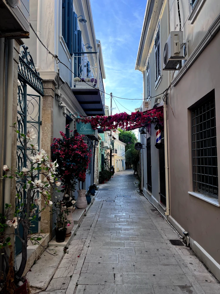 GIF uploaded by Ana