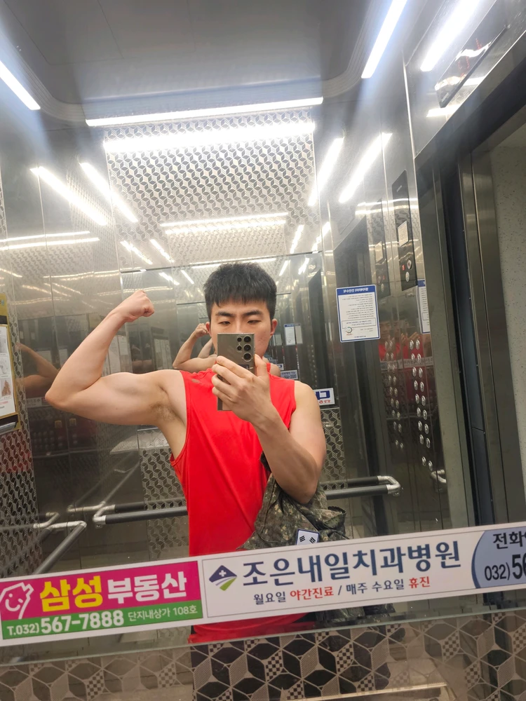 GIF uploaded by 올리브영걸
