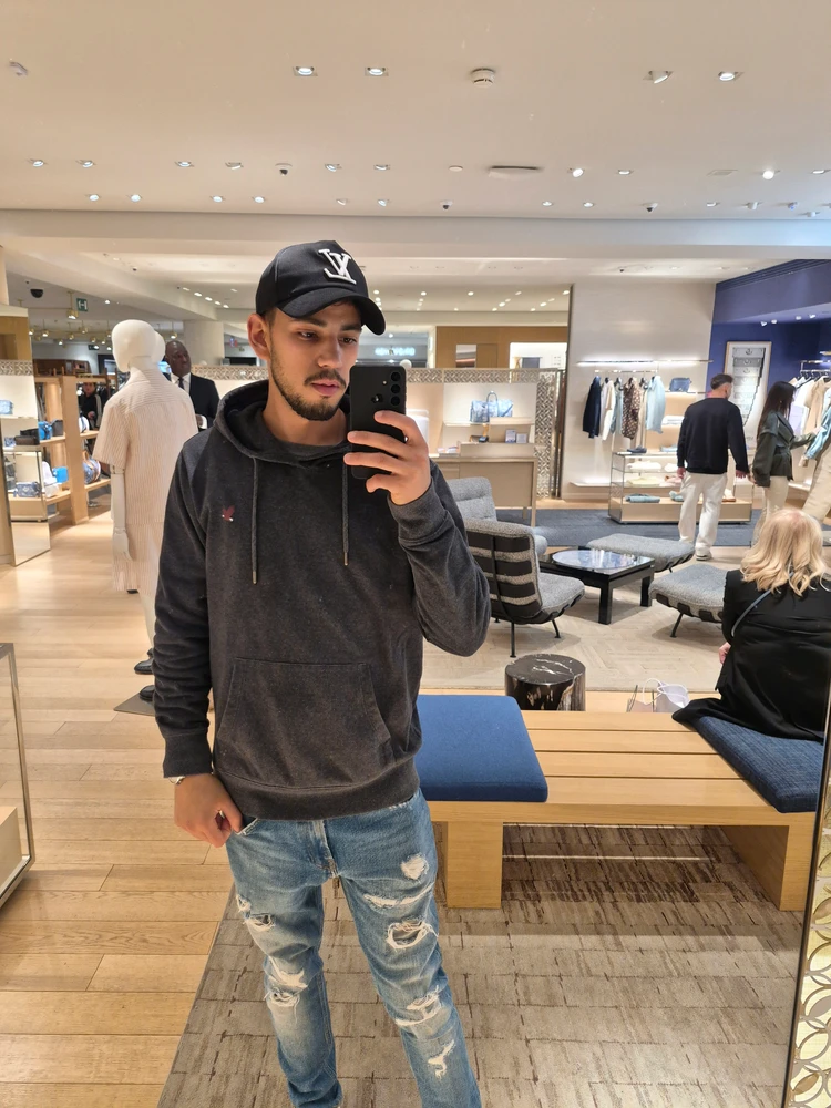 GIF uploaded by Abdel