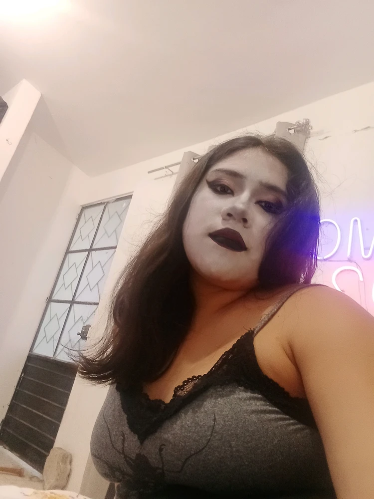 GIF uploaded by Lidia