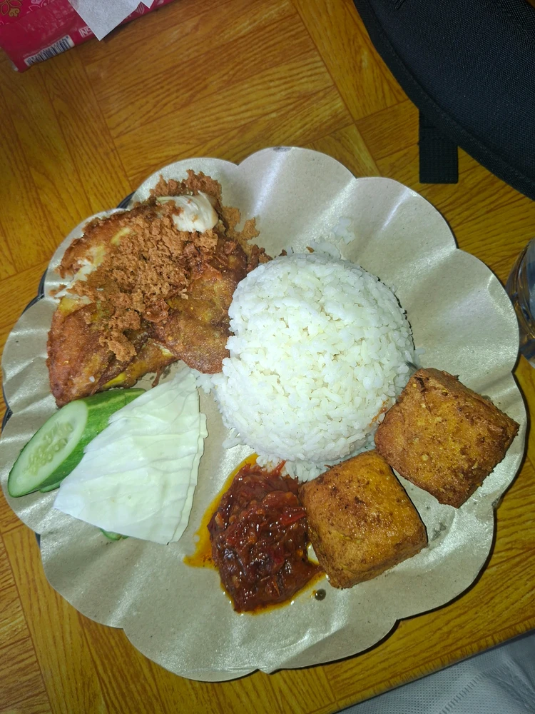 GIF diunggah oleh Raya