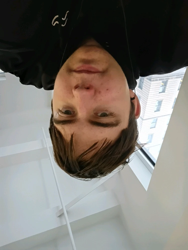 Riley 上傳的 GIF