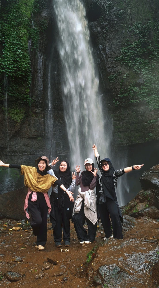 GIF uploaded by Tya