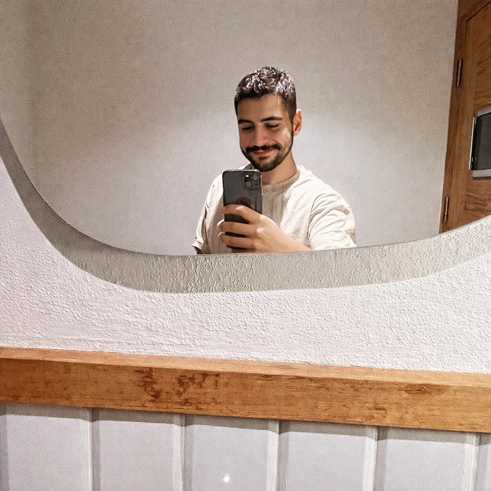 Emir tarafından yüklenen GIF