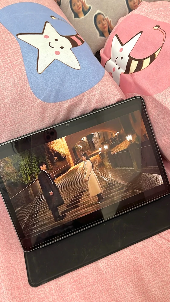 GIF diunggah oleh Loren