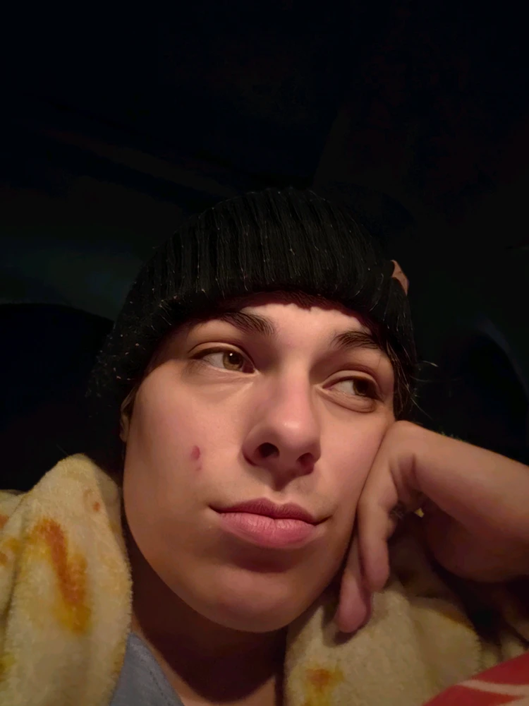 GIF eropgeluede vum Kiri