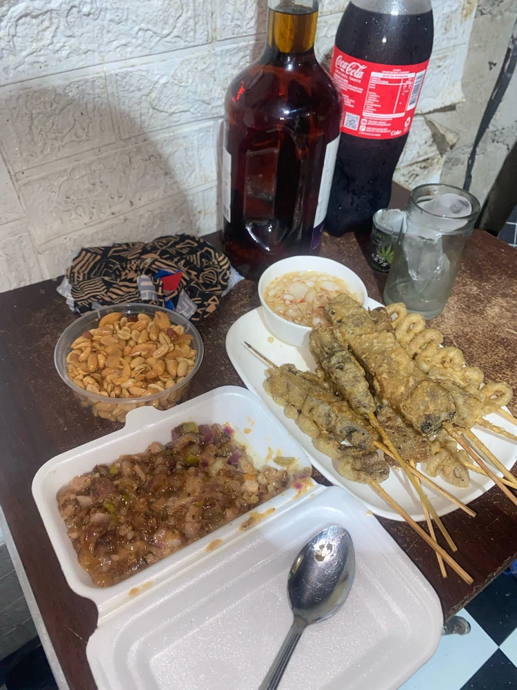 GIF na in-upload ni kim